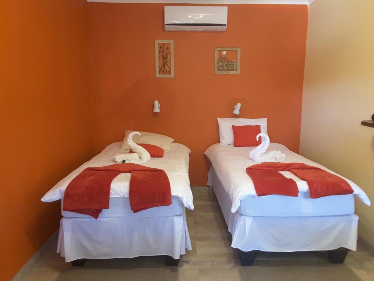 Melissa'S Guest House Kamanjab Ngoại thất bức ảnh