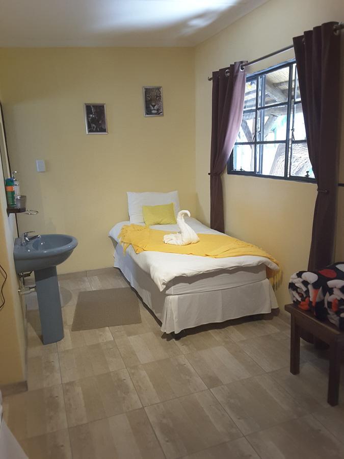 Melissa'S Guest House Kamanjab Ngoại thất bức ảnh