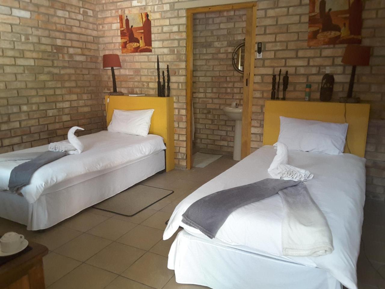 Melissa'S Guest House Kamanjab Ngoại thất bức ảnh