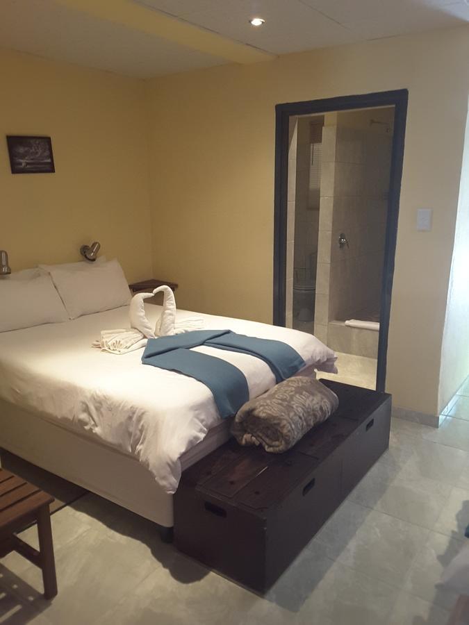 Melissa'S Guest House Kamanjab Ngoại thất bức ảnh